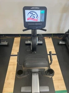 Life Fitness SE3HD Recumbent Bike RUSH SALE!!! - Picture 1 of 3