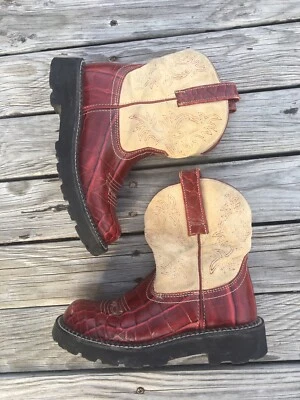 Bota ocidental Ariat Fat Baby estampa de jacaré vermelho vaqueira camurça creme 14709 tamanho 6 B - Imagem 1 de 4