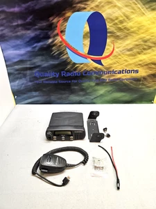 Radio bidirectionnelle Motorola CDM1250 136-174 MHz VHF 45 watts avec micro AAM25KKD9AA2AN - Photo 1/9
