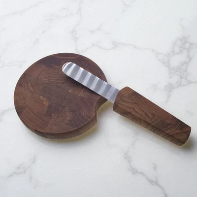 Tabla de cortar queso de teca Jens Quistgaard para Dansk con cuchillo incorporado MCM Foto 1 de 4