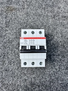 ABB S203-K10A Leitungsschutzschalter, 3-polig, 240VAC, 10A Nennstrom *NOB* - Bild 1 von 6