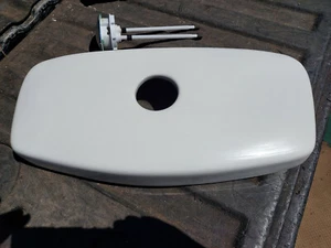 22GG34 TOILET TANK LID, WHITE, UNKNOWN BRAND, 18-1/8" X 8-3/4" OVERALL, CENTER  - Picture 1 of 7