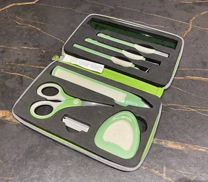 Kit de herramientas Cricut Provo Craft de 7 piezas verde almacenamiento estuche conjunto falta 1 pieza - Imagen 1 de 1