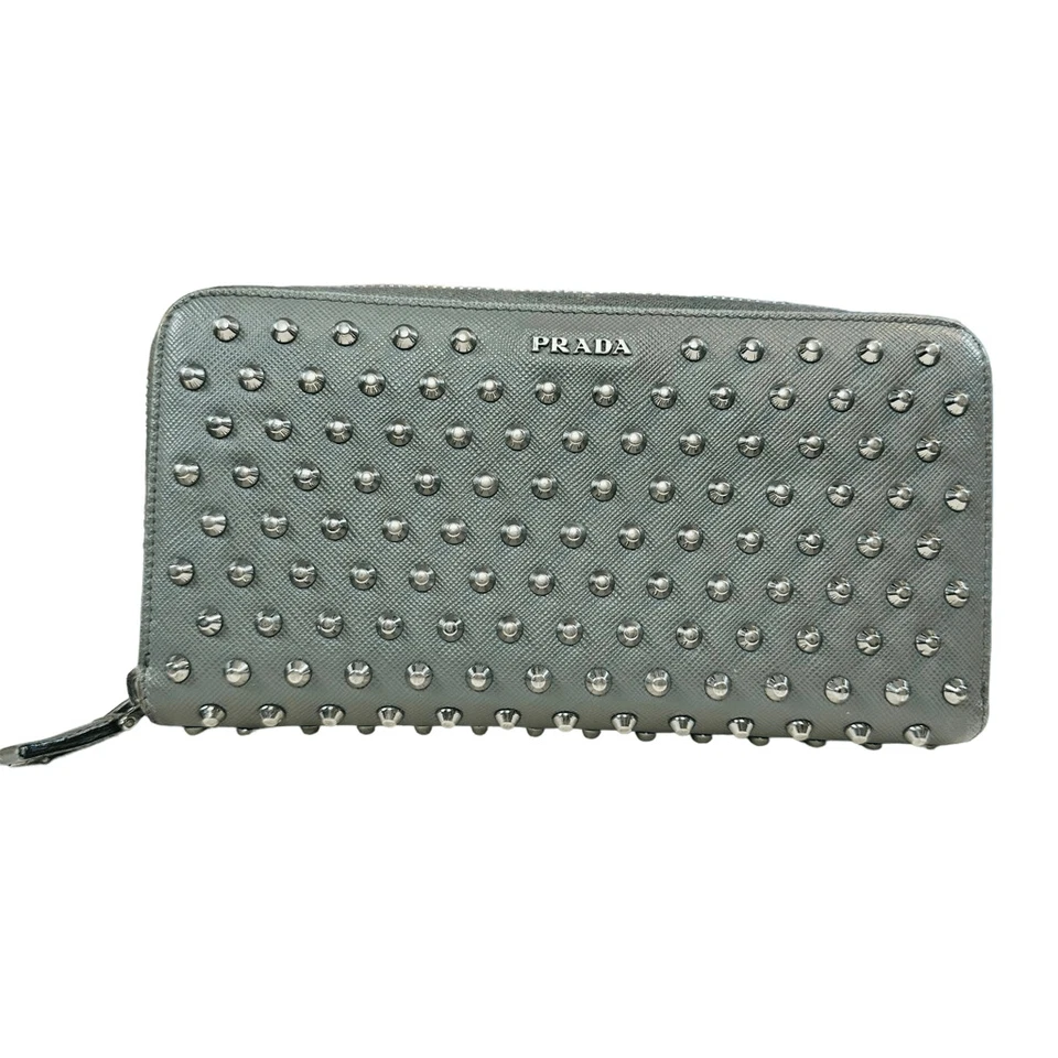 Cartera organizadora grande de cuero gris tachonado rara Prada con cremallera alrededor Foto 1 de 4