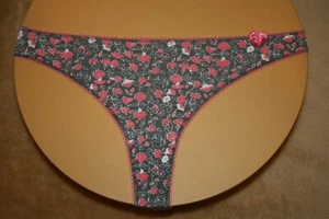 Thong w Pink & White Flowers on Gray, Pink Loop Fringe, Shiny Pink Bow - M - Picture 1 of 2