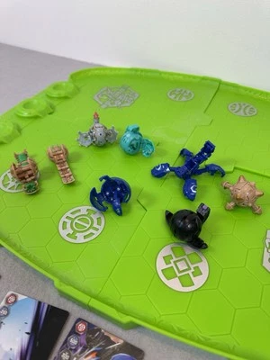 Bakugan EVO Battle Arena Juego Cartas y x8 Figuras Lote Mixto Foto 1 de 4
