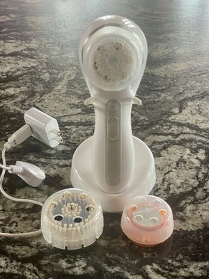 Sistema de limpieza de piel Clarisonic Smart Profile cargador y base blanco PBL09342 Foto 1 de 4