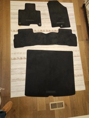 New OEM Genuine Kia Floor and Cargo Mats for 2023-2025 Kia Sportage Black carpet Foto 1 de 4