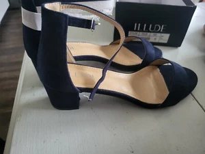 NIB Illude Navy Block Heel Sandal - 11 - Picture 1 of 3