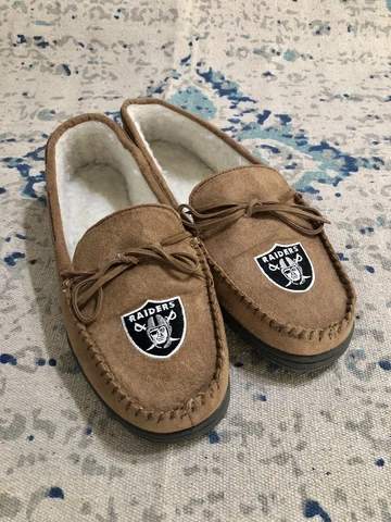 Mens  Foco NFL Team Logo Moccasin Slippers Las Vegas Raiders Size Medium 9/10 Cover