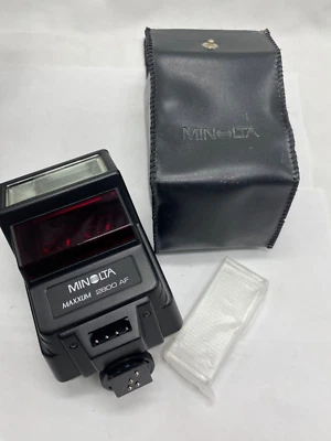 Minolta electronic flash Maxxum 2800AF with case and wide angle diffuser screen - Image 1 of 4