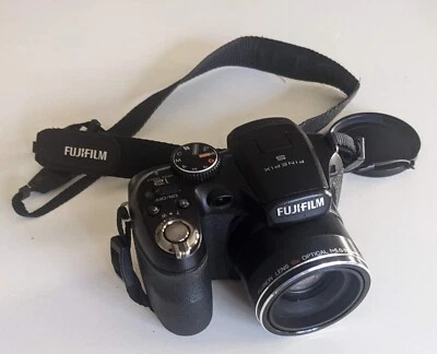 FUJIFILM FINEPIX S 1700 12 MEGA PIXELS DIGITAL CAMERA SPARES & REPAIR ONLY. - Image 1 of 4