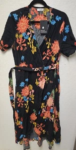 Pin-up Fashion Black Floral Wraparound Dress - Picture 1 of 3