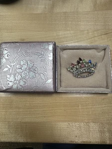 Broche broche corona vintage B. David estrás multicolor imitación perla tono plata - Imagen 1 de 6