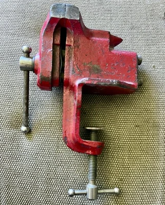 Vintage Nº Tornillo de banco C595 con abrazadera de 2-1/2" mordazas con yunque - Hecho en EE. UU. Foto 1 de 4