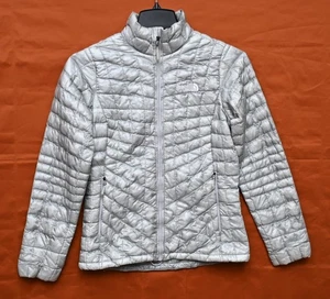 The North Face® Women's Size Small Petite Thermoball™ Insulated Puffer Jacket - Picture 1 of 10