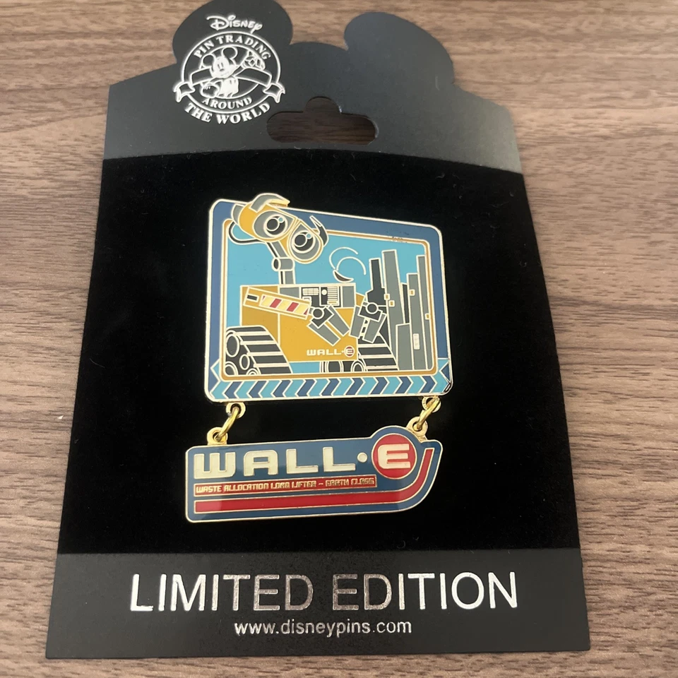 Disney Shopping Wall-E Asignación de Residuos Elevador de Carga Colgador LE 250 Prendedor 2010 Foto 1 de 3