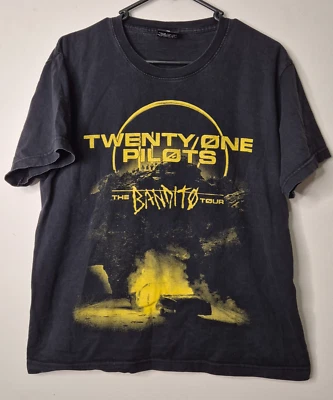 Camiseta Twenty One Pilots The Bandito Tour tamanho M REO dupla musical americana - Imagem 1 de 4
