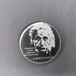 Phantasie ist wichtiger als Wissen Albert Einstein 2 1/4" Knopf - Bild 1 von 2