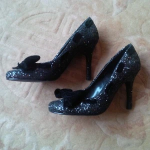 NEU - Büro schwarz/silber Glitzer mit schwarzen Samtbandschleifen - Heels - UK8 41 - Bild 1 von 4