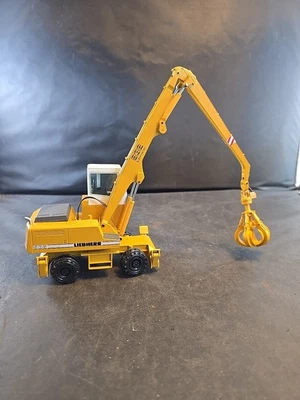 1/50 - Conrad - Liebherr Hydraulic Excavator w/ clam 932 Litronic Rare #2832  - Image 1 of 4