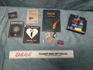 Moderno lote de alfileres esmaltados algunos nuevos algunos usados se vende tal cual - Imagen 1 de 5