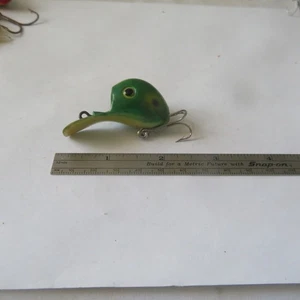 FISHING LURE UBANGI 2" VINTAGE BAIT GREEN & BLACK AND YELLOW SPOTS - Picture 1 of 4