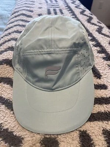 Sombrero perforado Fabletics The Active Logo ajustable 5 paneles gorra verde azulado - Imagen 1 de 7