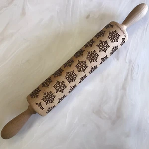 new Williams Sonoma Wooden ROLLING PIN Embossed SNOWFLAKES Christmas Holiday 17" - Picture 1 of 4