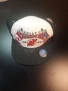 STARTER NEW JERSEY DEVILS 1995 STANLEY CUP CHAMPIONS MÜTZE HANDSIGNIERT JOHN MACLEA - Bild 1 von 7
