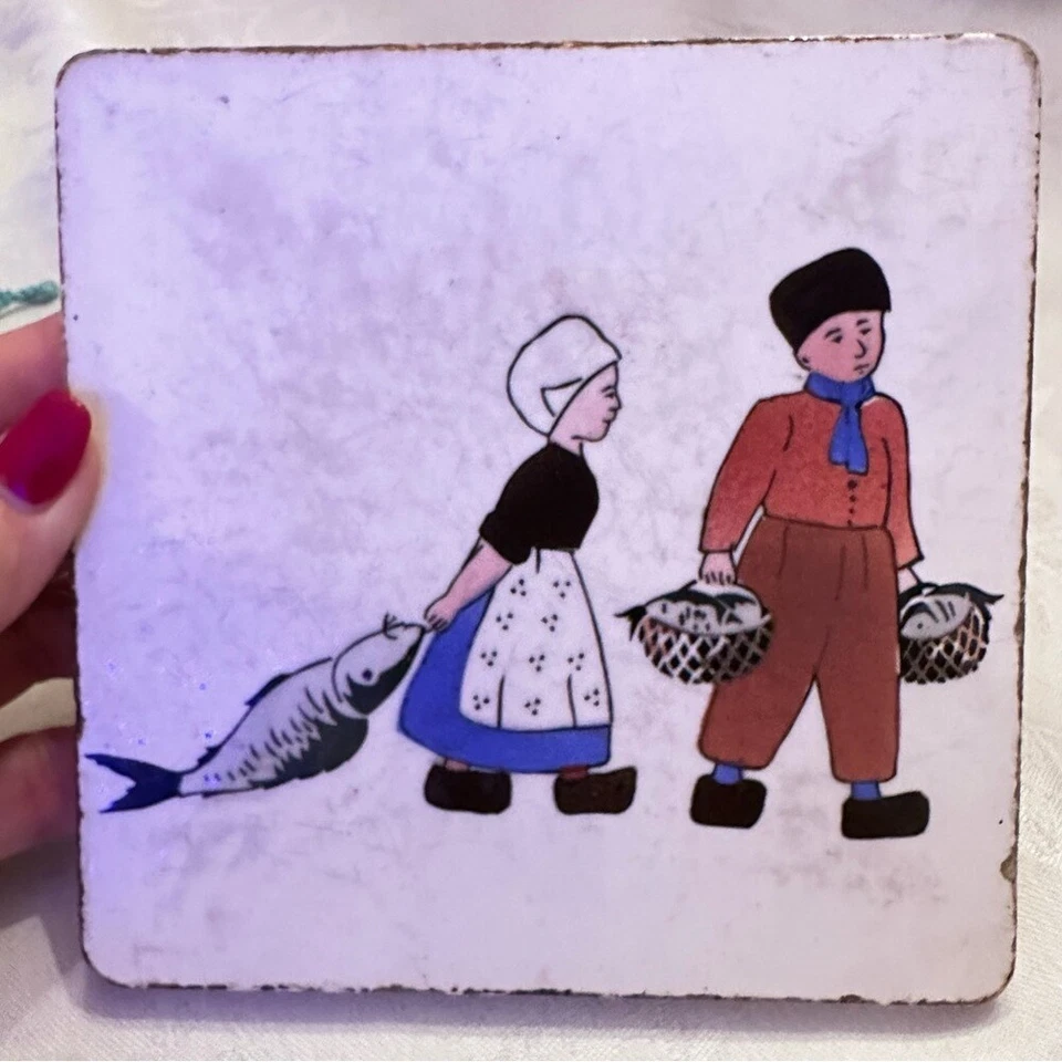VINTAGE Little Boy and Girl with Fish PORCELAIN TILE BLUE 6” SQUARE GERMANY — 第 1/4 张图片