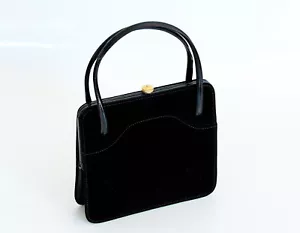 Bolso de mano vintage de terciopelo negro y vinilo para mujer hecho en Israel década de 1950 - Imagen 1 de 9