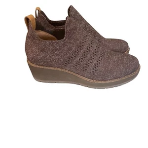 NEW Brown COMFORTIVA Fields Textured Fabric Wedge Slip-Ons Women's Size 7W NWOT - Picture 1 of 11
