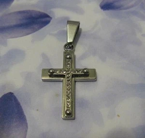 Pendentif Croix Pavé de Diamant Cz 25 mm en Acier Inoxydable de Dolly-Bijoux - Picture 1 of 1