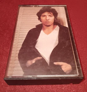 BRUCE SPRINGSTEEN DARKNESS ON THE EDGE OF TOWN CASSETTE COLUMBIA JCT35318 Tested - Picture 1 of 4