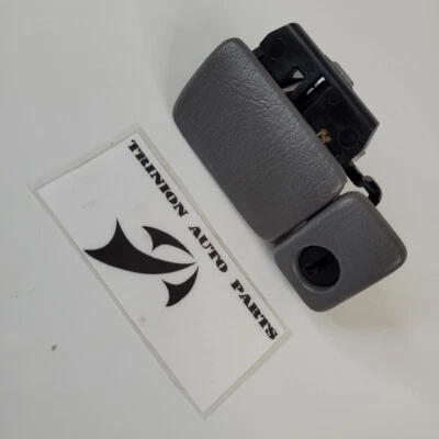 Оригинальная ручка защелки перчаточного ящика 2004-2008 Suzuki XL7 угольно-серая с винтами - Изображение 1 из 4