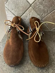 minnetonka moccasins brown suede laced braided pattern size 7 - Picture 1 of 6