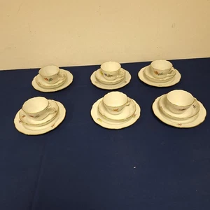 6 Kaffeegedecke Meissen mit Blümchenmuster und Goldrand - Bild 1 von 11