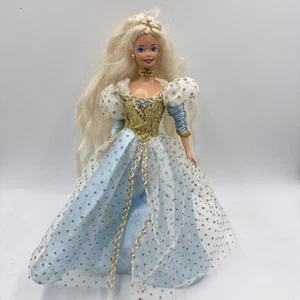 VINTAGE MATTEL 1996 BARBIE ALS CINDERELLA PUPPE IM ORIGINAL KLEID. No Shoes Ooak - Bild 1 von 9