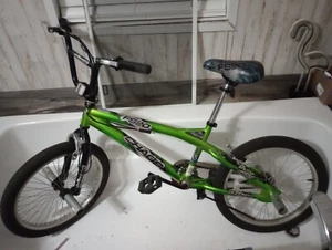 Kent Chaos FreeStyle 20" Boys Green  BMX Bike made by Kent international  - Picture 1 of 12