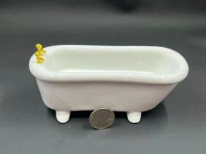 Dollhouse Miniature Bath Tub 1:12 one inch scale A72 Dollys Gallery - Picture 1 of 3