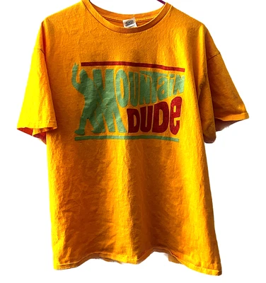 Camiseta Mountain Dude x Dew Bigfoot de Delta Pro-Weight, XL para hombre, amarillo verde Foto 1 de 4