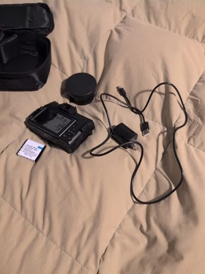 Cámara digital Vivitar 4K, zoom 8x, pantalla de 3", lente extra y tarjeta SD Foto 1 de 4