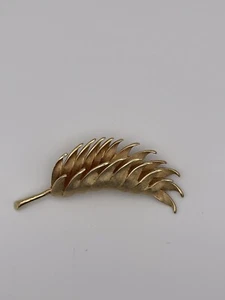 Broche Vintage Marcel Boucher Tono Dorado En Capas Floral Hoja Firmado Numerado - Imagen 1 de 10