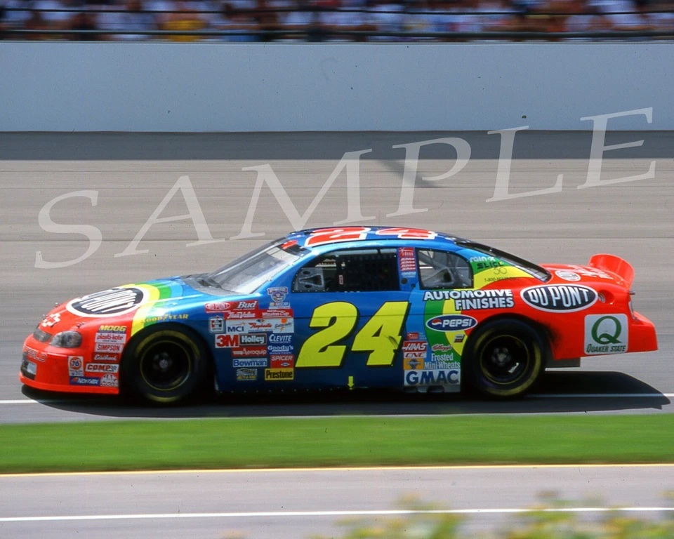 FOTO BRILLANTE JEFF GORDON 1998 #24 DUPONT CHEVY BRICKYARD 400 EN PISTA 8X10 #VF2 Foto 1 de 1