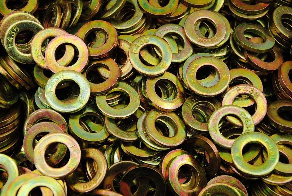 LEXAR INDUSTRIAL (200) Hardened 9/16 Flat Washer F436 SAE Grade 8 - Yellow Zinc Plated Thru-Hard