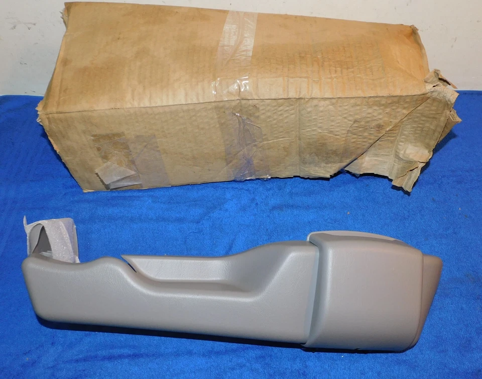 Ford Windstar 2001-2003 Nuevo de Lote Antiguo Rh Bronceado Segunda Fila Banco Asiento Protector Lateral Foto 1 de 4