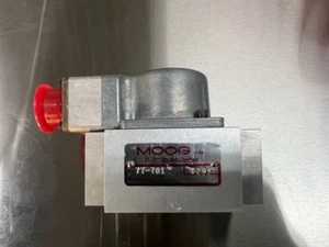 MOOG SERVOVALVOLA 77-701 - Foto 1 di 1