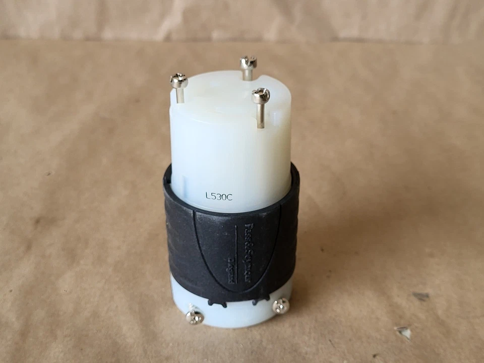 SURPLUS NEW PASS & SEYMOUR L530-C 30 Amp, 150 Volt Turnlok Connector – Parts - Imagem 1 de 4