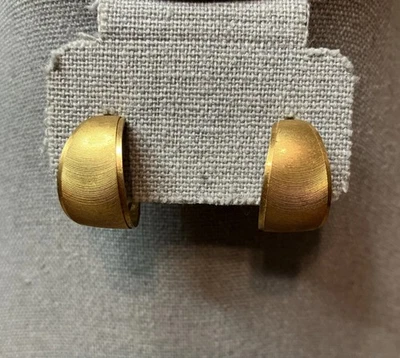 Pendientes Clip Corona Trifari TONO DORADO Grabados Aro Ancho 1 en Estate Vintage Foto 1 de 4